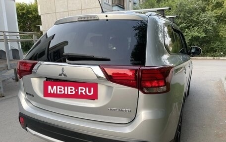 Mitsubishi Outlander III рестайлинг 3, 2015 год, 1 950 000 рублей, 6 фотография