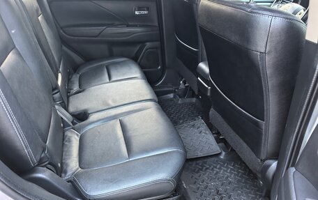 Mitsubishi Outlander III рестайлинг 3, 2015 год, 1 950 000 рублей, 36 фотография