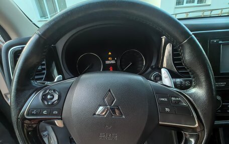 Mitsubishi Outlander III рестайлинг 3, 2015 год, 1 950 000 рублей, 29 фотография