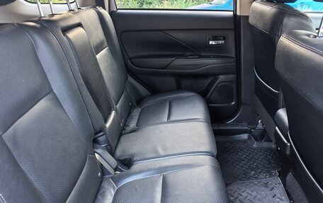 Mitsubishi Outlander III рестайлинг 3, 2015 год, 1 950 000 рублей, 37 фотография