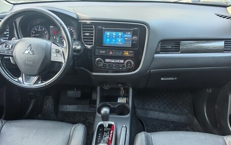 Mitsubishi Outlander III рестайлинг 3, 2015 год, 1 950 000 рублей, 35 фотография