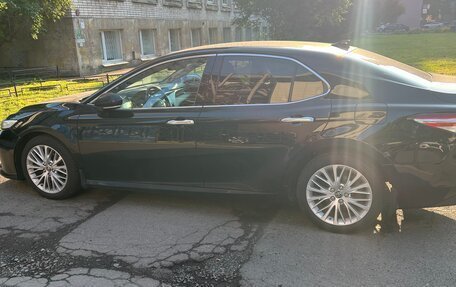 Toyota Camry, 2018 год, 2 400 000 рублей, 4 фотография