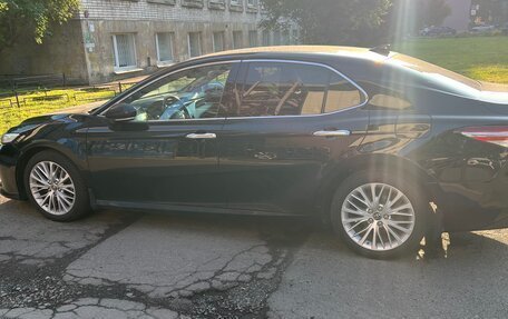 Toyota Camry, 2018 год, 2 400 000 рублей, 3 фотография