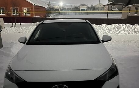 Hyundai Solaris II рестайлинг, 2020 год, 1 500 000 рублей, 2 фотография