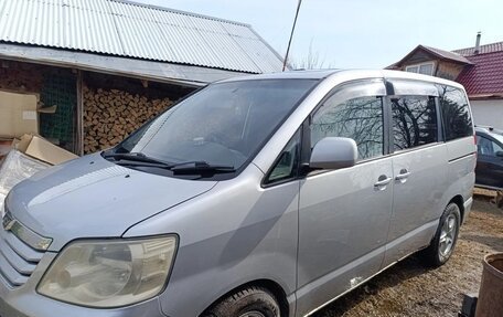 Toyota Noah, 2023 год, 765 000 рублей, 4 фотография