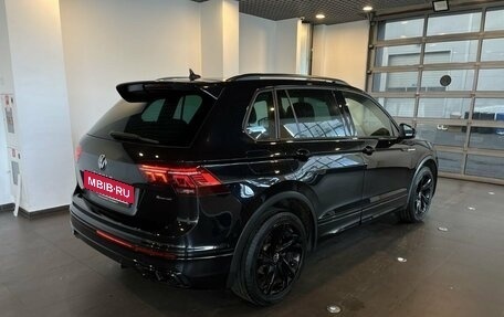 Volkswagen Tiguan II, 2021 год, 3 080 000 рублей, 3 фотография