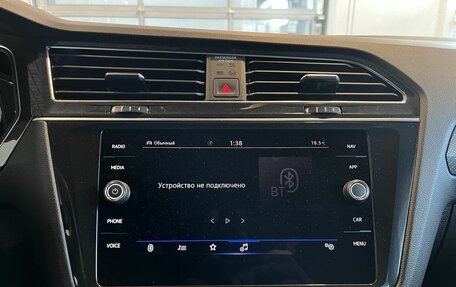 Volkswagen Tiguan II, 2021 год, 3 080 000 рублей, 14 фотография