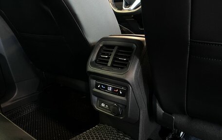 Volkswagen Tiguan II, 2021 год, 3 080 000 рублей, 30 фотография