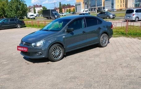 Volkswagen Polo VI (EU Market), 2013 год, 750 000 рублей, 2 фотография