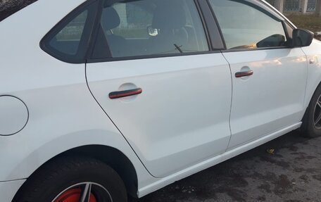 Volkswagen Polo VI (EU Market), 2015 год, 750 000 рублей, 2 фотография