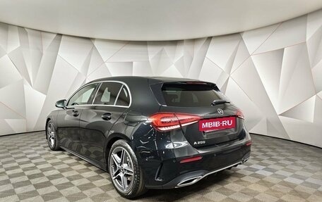 Mercedes-Benz A-Класс, 2020 год, 2 750 000 рублей, 4 фотография