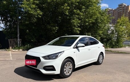 Hyundai Solaris II рестайлинг, 2017 год, 970 000 рублей, 1 фотография