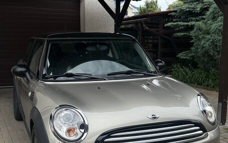 MINI Hatch, 2010 год, 890 000 рублей, 1 фотография