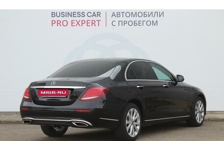 Mercedes-Benz E-Класс, 2019 год, 3 100 000 рублей, 5 фотография