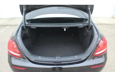 Mercedes-Benz E-Класс, 2019 год, 3 100 000 рублей, 15 фотография