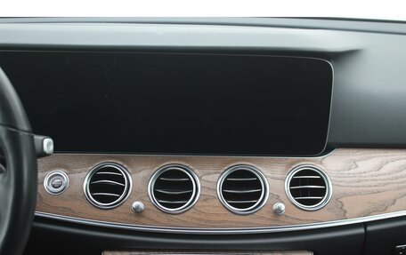 Mercedes-Benz E-Класс, 2019 год, 3 100 000 рублей, 19 фотография