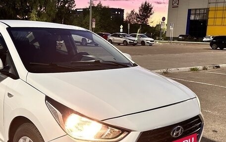 Hyundai Solaris II рестайлинг, 2018 год, 850 000 рублей, 2 фотография