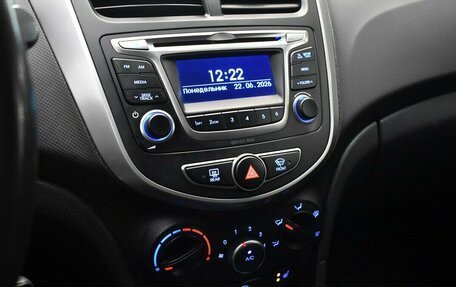 Hyundai Solaris II рестайлинг, 2015 год, 1 050 000 рублей, 7 фотография