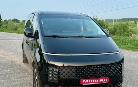 Hyundai Staria, 2021 год, 4 050 000 рублей, 2 фотография