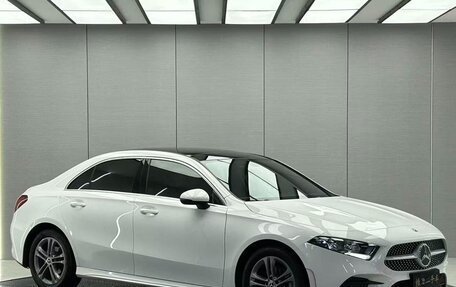 Mercedes-Benz A-Класс, 2022 год, 2 200 000 рублей, 3 фотография