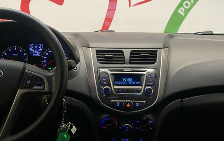 Hyundai Solaris II рестайлинг, 2015 год, 750 000 рублей, 11 фотография