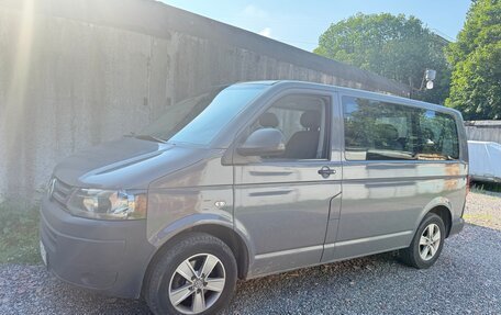 Volkswagen Caravelle T5, 2010 год, 1 200 000 рублей, 2 фотография