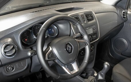 Renault Logan II, 2018 год, 718 100 рублей, 5 фотография