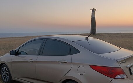 Hyundai Solaris II рестайлинг, 2013 год, 1 150 000 рублей, 3 фотография