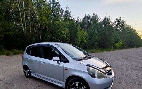 Honda Fit III, 2002 год, 420 000 рублей, 2 фотография