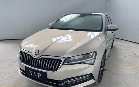 Skoda Superb III рестайлинг, 2022 год, 1 690 000 рублей, 1 фотография