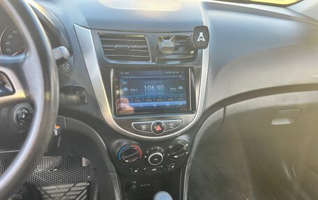 Hyundai Solaris II рестайлинг, 2013 год, 775 000 рублей, 10 фотография