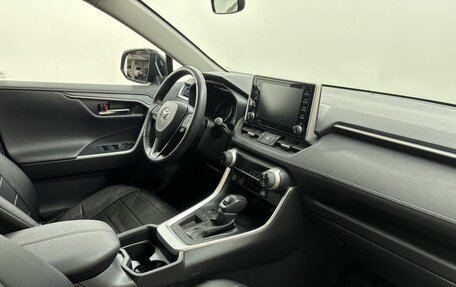 Toyota RAV4, 2020 год, 3 350 000 рублей, 12 фотография