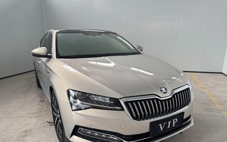 Skoda Superb III рестайлинг, 2022 год, 1 690 000 рублей, 2 фотография