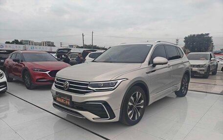 Volkswagen Tiguan II, 2022 год, 2 250 000 рублей, 1 фотография