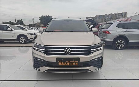 Volkswagen Tiguan II, 2022 год, 2 250 000 рублей, 2 фотография