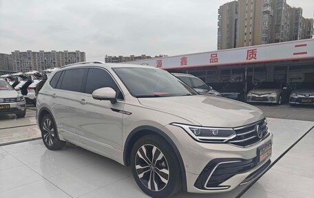 Volkswagen Tiguan II, 2022 год, 2 250 000 рублей, 3 фотография