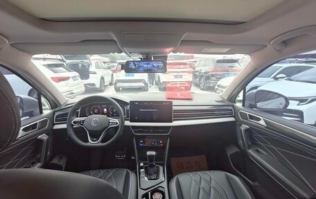 Volkswagen Tiguan II, 2022 год, 2 250 000 рублей, 9 фотография