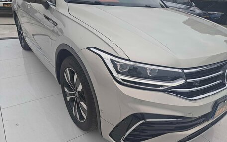 Volkswagen Tiguan II, 2022 год, 2 250 000 рублей, 10 фотография