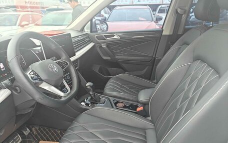 Volkswagen Tiguan II, 2022 год, 2 250 000 рублей, 11 фотография