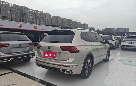 Volkswagen Tiguan II, 2022 год, 2 250 000 рублей, 4 фотография
