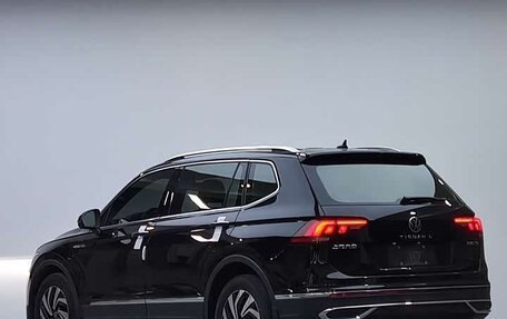 Volkswagen Tiguan II, 2022 год, 2 325 000 рублей, 7 фотография