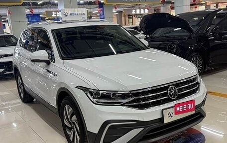 Volkswagen Tiguan II, 2023 год, 2 740 000 рублей, 1 фотография