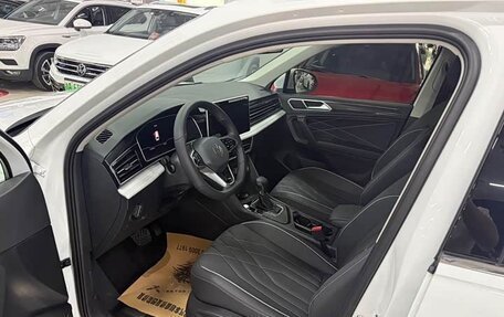 Volkswagen Tiguan II, 2023 год, 2 740 000 рублей, 6 фотография