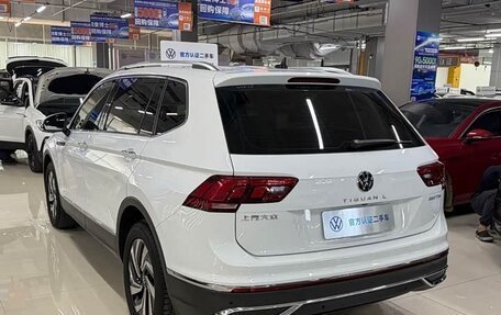 Volkswagen Tiguan II, 2023 год, 2 740 000 рублей, 3 фотография