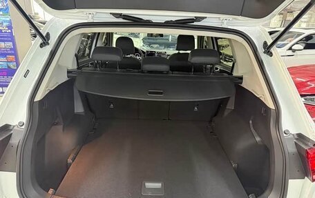 Volkswagen Tiguan II, 2023 год, 2 740 000 рублей, 12 фотография