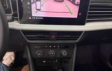 Volkswagen Tiguan II, 2023 год, 2 740 000 рублей, 10 фотография