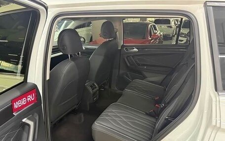 Volkswagen Tiguan II, 2023 год, 2 740 000 рублей, 4 фотография