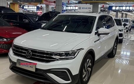 Volkswagen Tiguan II, 2023 год, 2 740 000 рублей, 5 фотография
