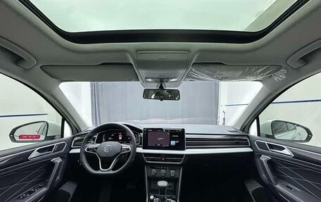 Volkswagen Tiguan II, 2023 год, 2 550 000 рублей, 2 фотография
