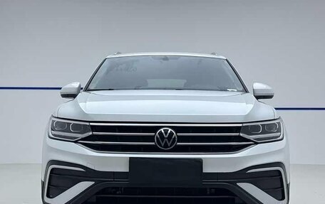Volkswagen Tiguan II, 2023 год, 2 550 000 рублей, 9 фотография